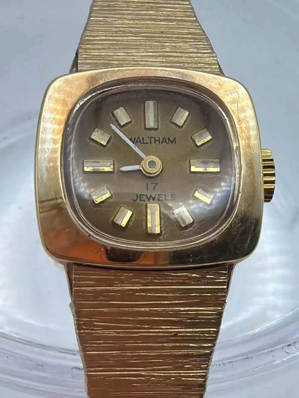 Vintage Waltham Ladies 17 Jewels Mechanical Gold Tone Watch
